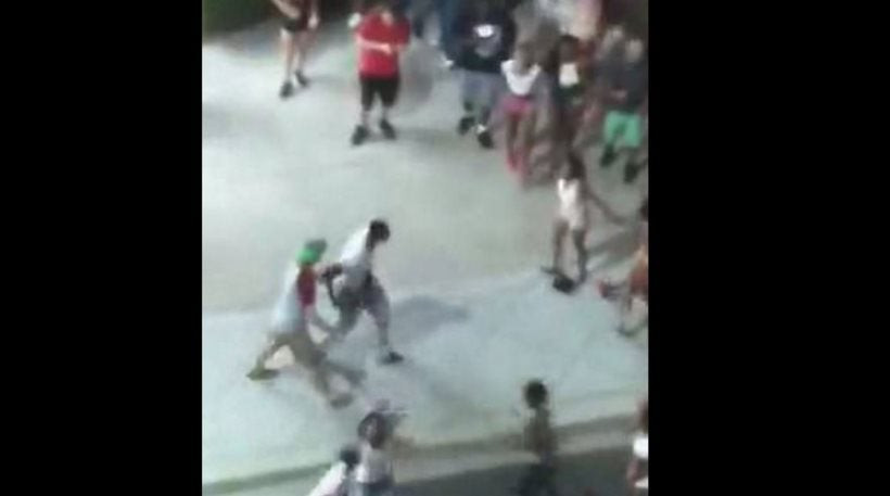 Μετέδωσε live στο Facebook τον «πόλεμο» με πυροβολισμούς μέσα στη μέση του δρόμου (βίντεο)